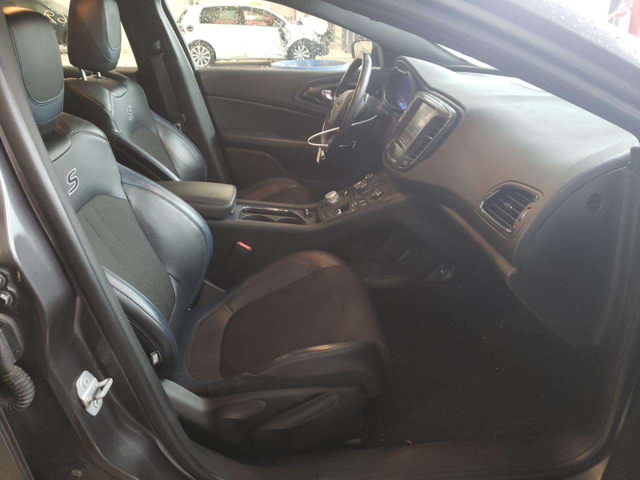 Photo 5 from auction – 2015 CHRYSLER 200 S with VIN 1C3CCCBB9FN672658