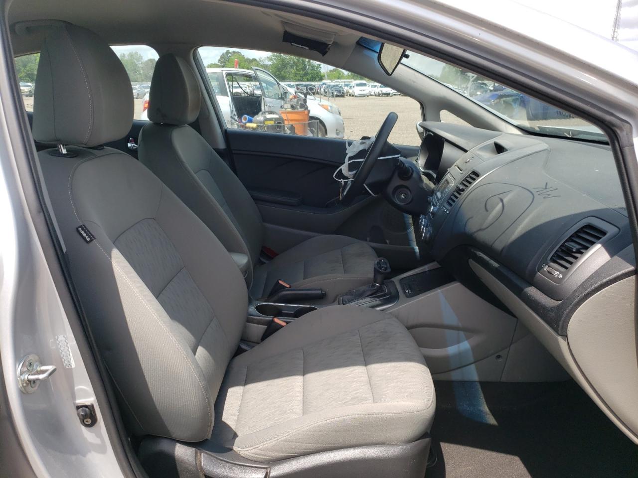 Photo 5 from auction – 2015 KIA FORTE LX with VIN KNAFK4A68F5432679