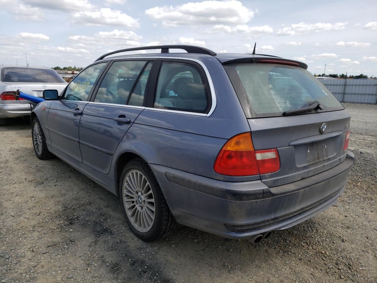Photo 3 from auction – 2002 BMW 325 XIT with VIN WBAEP334X2PF00291