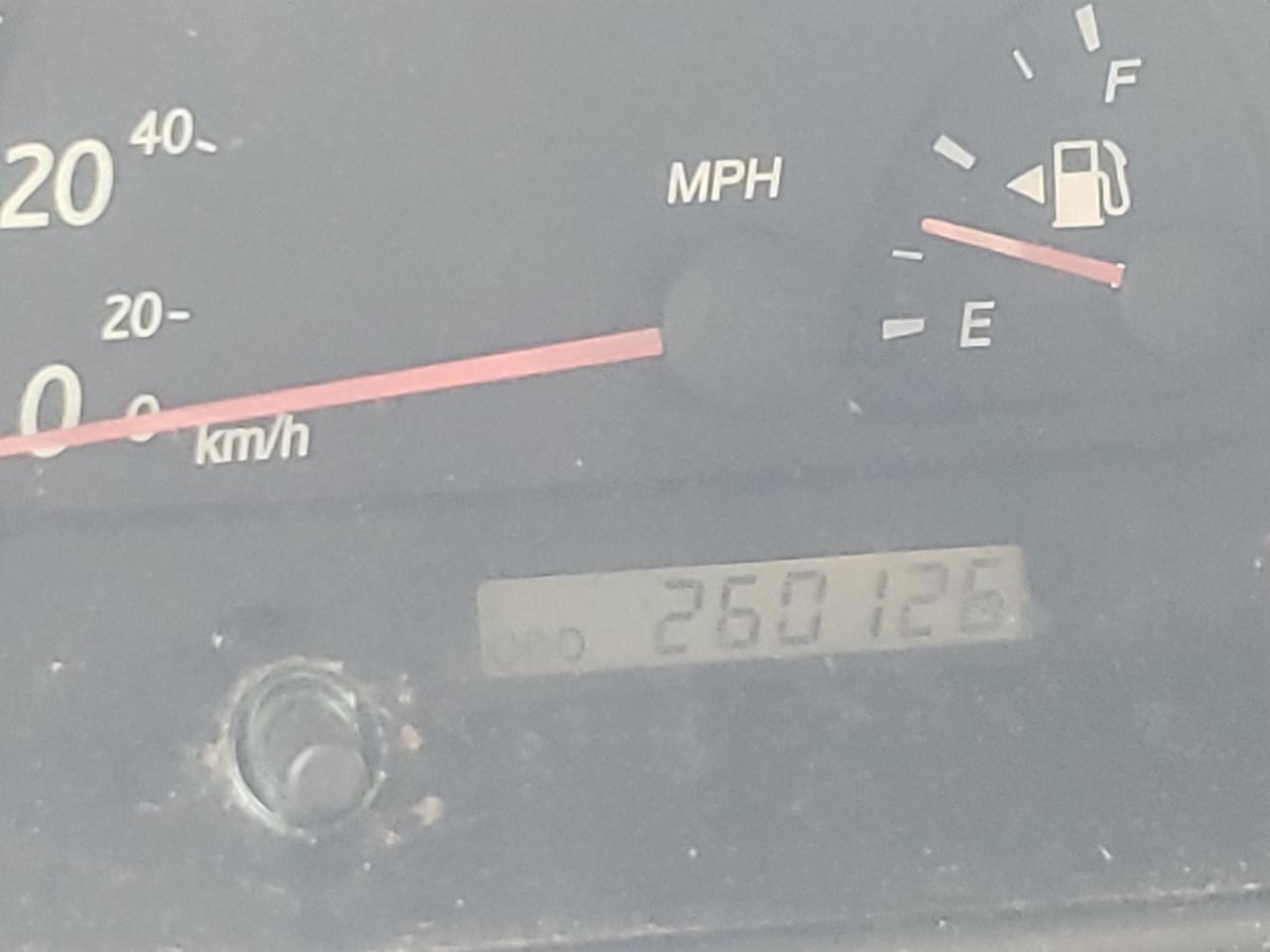 Photo 8 from auction – 2004 TOYOTA CAMRY LE with VIN JTDBF32K640155200