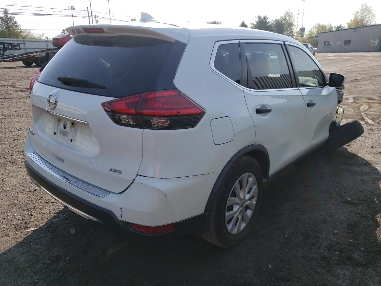 Photo 4 from auction – 2017 NISSAN ROGUE S with VIN KNMAT2MV1HP607184