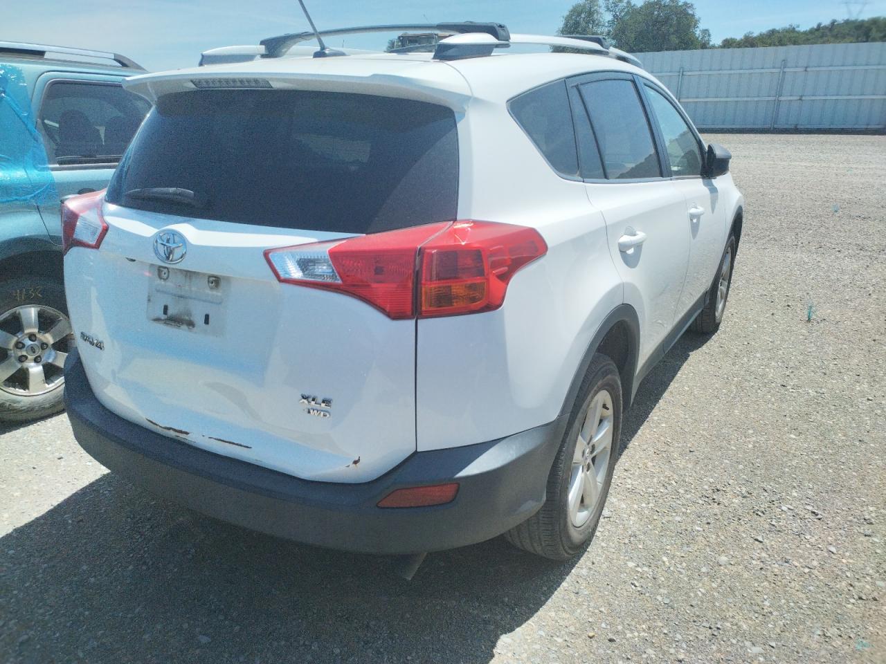 Photo 4 from auction – 2014 TOYOTA RAV4 XLE with VIN 2T3RFREV7EW153699