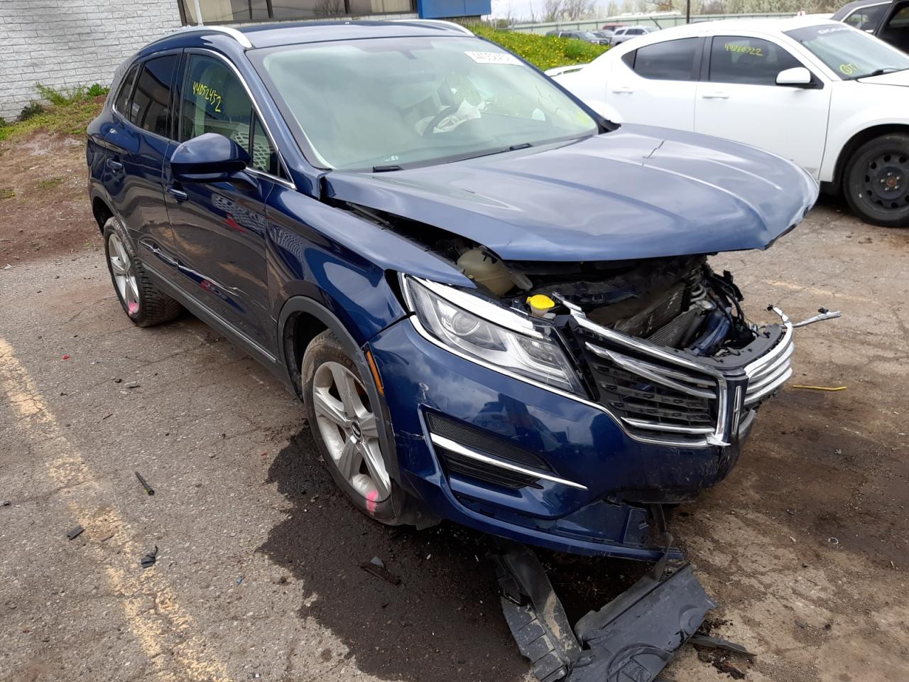 Photo 1 from auction – 2017 LINCOLN MKC PREMIE with VIN 5LMCJ1D92HUL32172