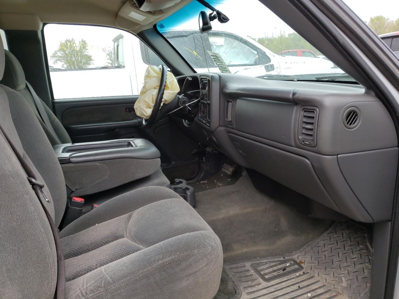 Photo 5 from auction – 2003 CHEVROLET 1500 with VIN 2GCEC19X831208042