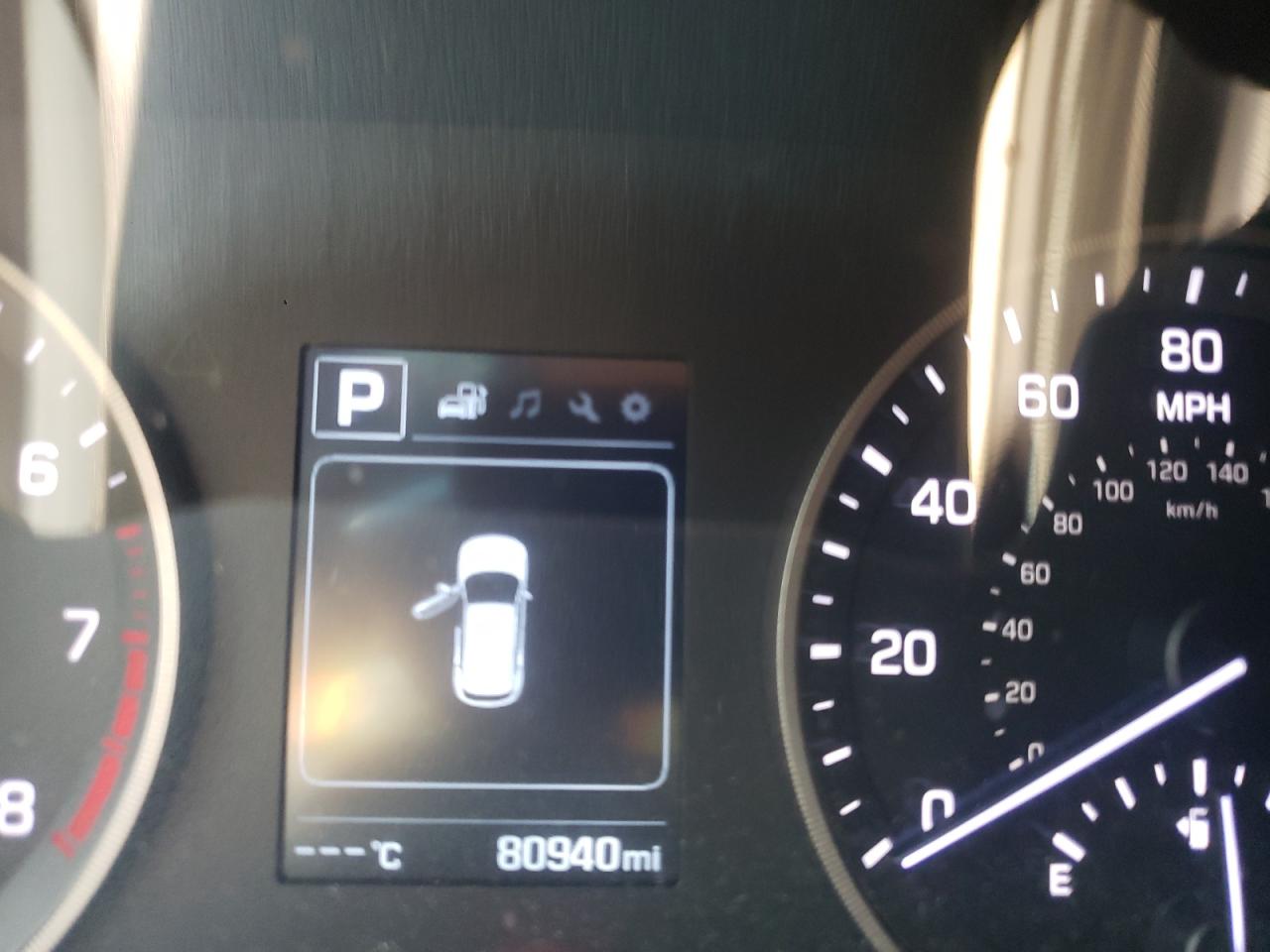 Photo 8 from auction – 2016 HYUNDAI TUCSON LIM with VIN KM8J33A24GU024488