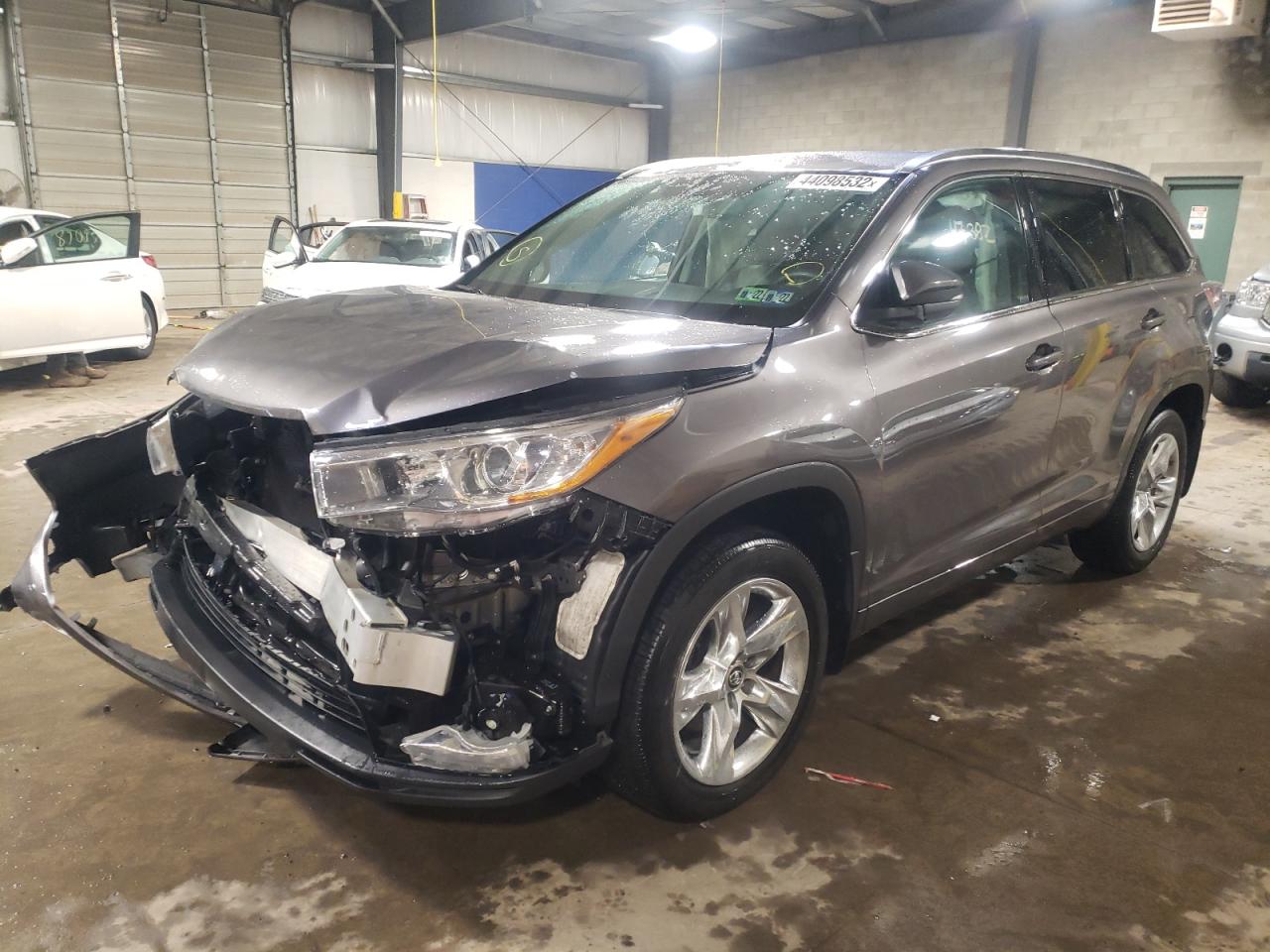 Photo 2 from auction – 2016 TOYOTA HIGHLANDER with VIN 5TDDKRFH8GS327993