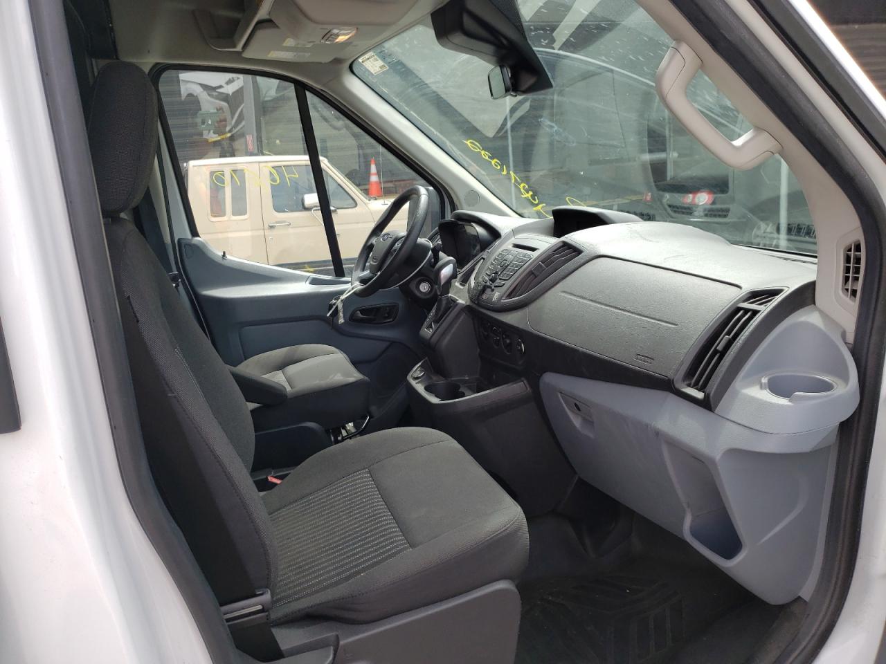 Photo 5 from auction – 2019 FORD TRANSIT T- with VIN 1FTYR2CM5KKB83731