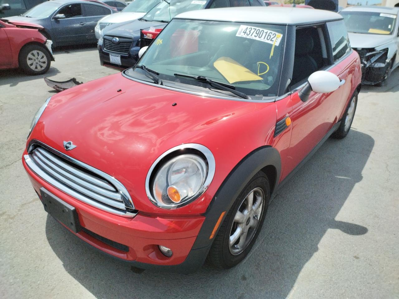 Photo 2 from auction – 2007 MINI COOPER with VIN WMWMF33517TT58464