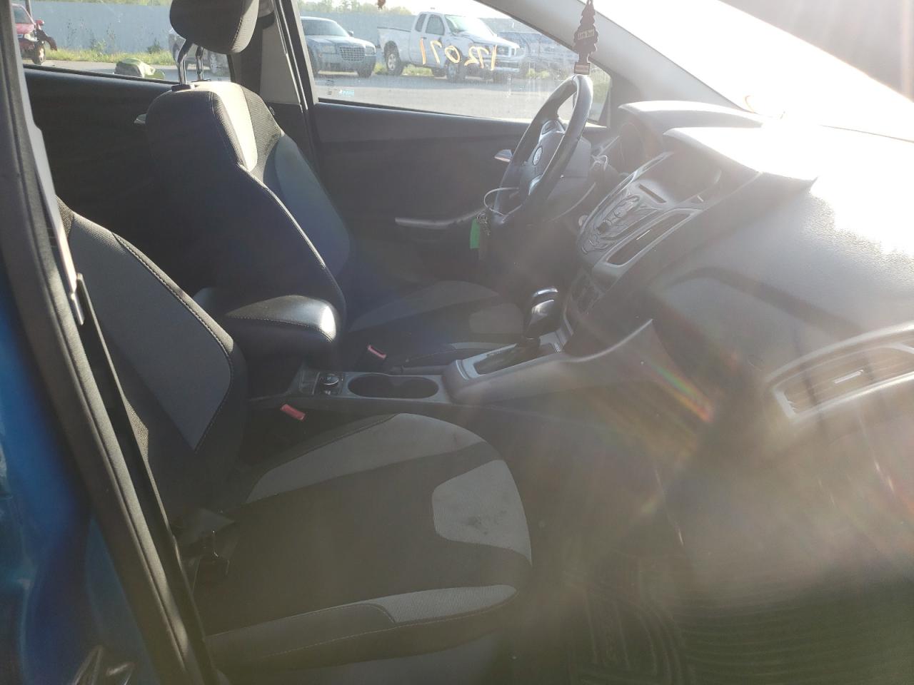 Photo 5 from auction – 2012 FORD FOCUS SE with VIN 1FAHP3K2XCL283644