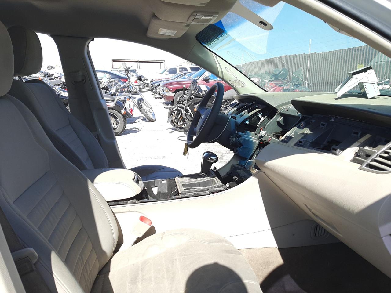 Photo 5 from auction – 2011 FORD TAURUS SE with VIN 1FAHP2DW0BG170898