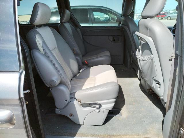 Photo 6 from auction – 2004 CHRYSLER TOWN & COU with VIN 2C4GP54L34R546752