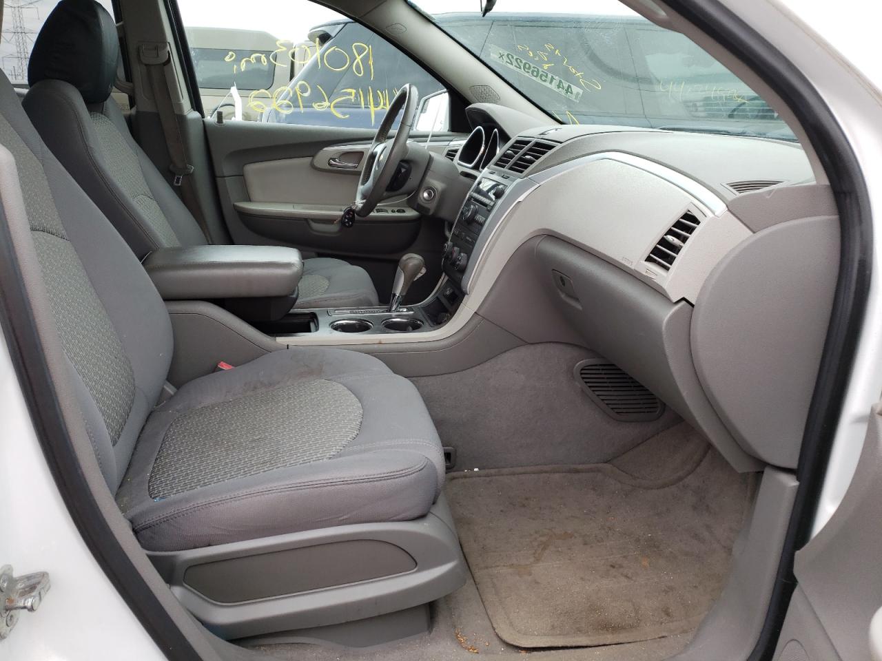 Photo 5 from auction – 2010 CHEVROLET TRAVERSE L with VIN 1GNLVFED2AS130775