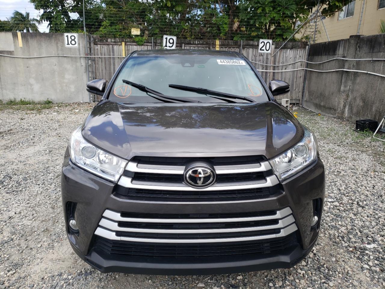 Foto 9 de la subasta – 2019 TOYOTA HIGHLANDER con VIN 5TDZZRFH5KS360802