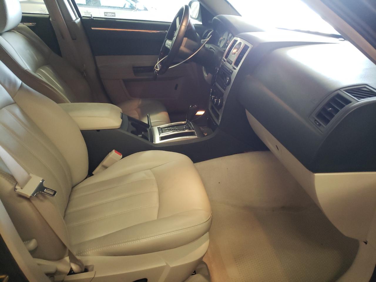 Photo 5 from auction – 2005 CHRYSLER 300C with VIN 2C3AA63H35H566294