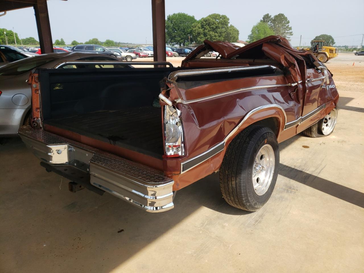 Photo 4 from auction – 1984 FORD F150 with VIN 2FTCF15Y5ECA27534