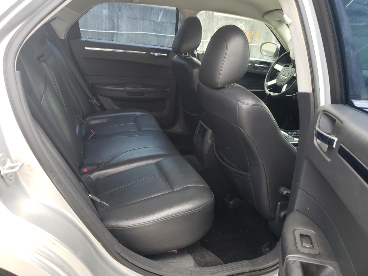 Photo 6 from auction – 2010 CHRYSLER 300 TOURIN with VIN 2C3CA5CV2AH300719