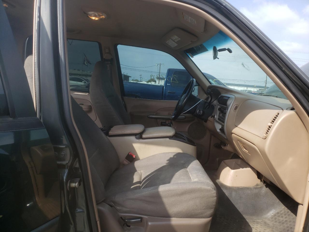 Photo 5 from auction – 2002 FORD EXPLORER S with VIN 1FMZU67E82UD27186