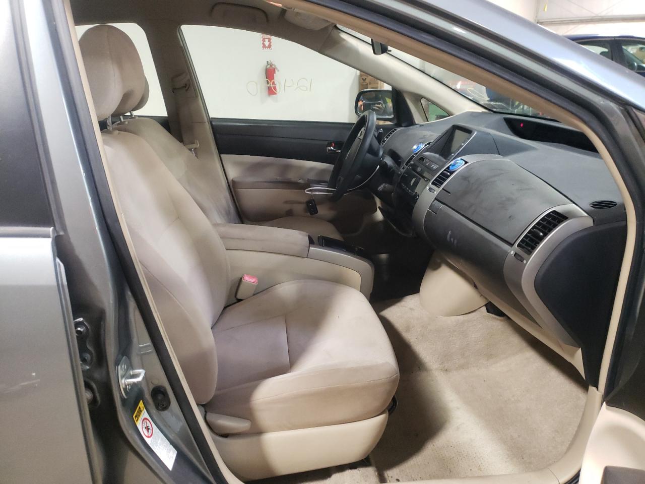 Photo 5 from auction – 2005 TOYOTA PRIUS with VIN JTDKB20U953091275