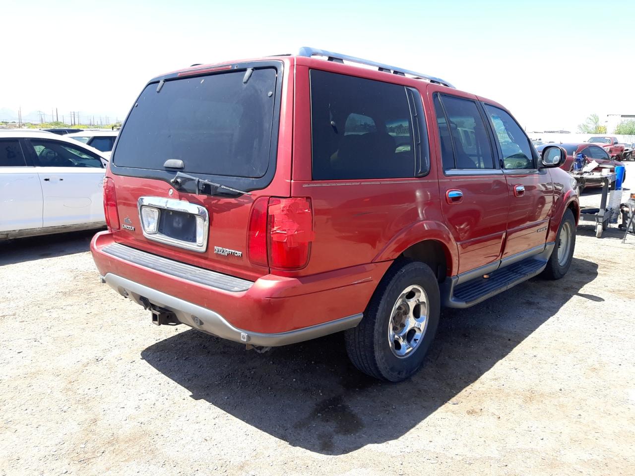 Photo 4 from auction – 2001 LINCOLN NAVIGATOR with VIN 5LMEU27R51LJ17897