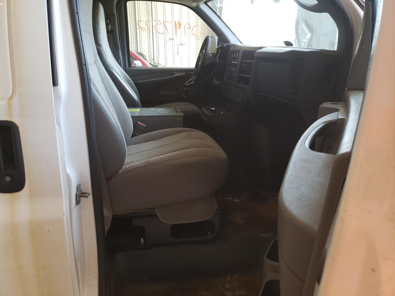 Photo 5 from auction – 2014 CHEVROLET EXPRESS G2 with VIN 1GCWGFCAXE1145884
