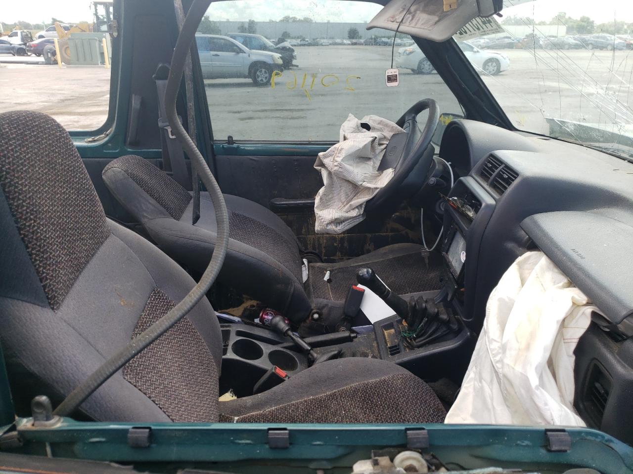 Photo 5 from auction – 1996 GEO TRACKER with VIN 2CNBJ1868T6943703