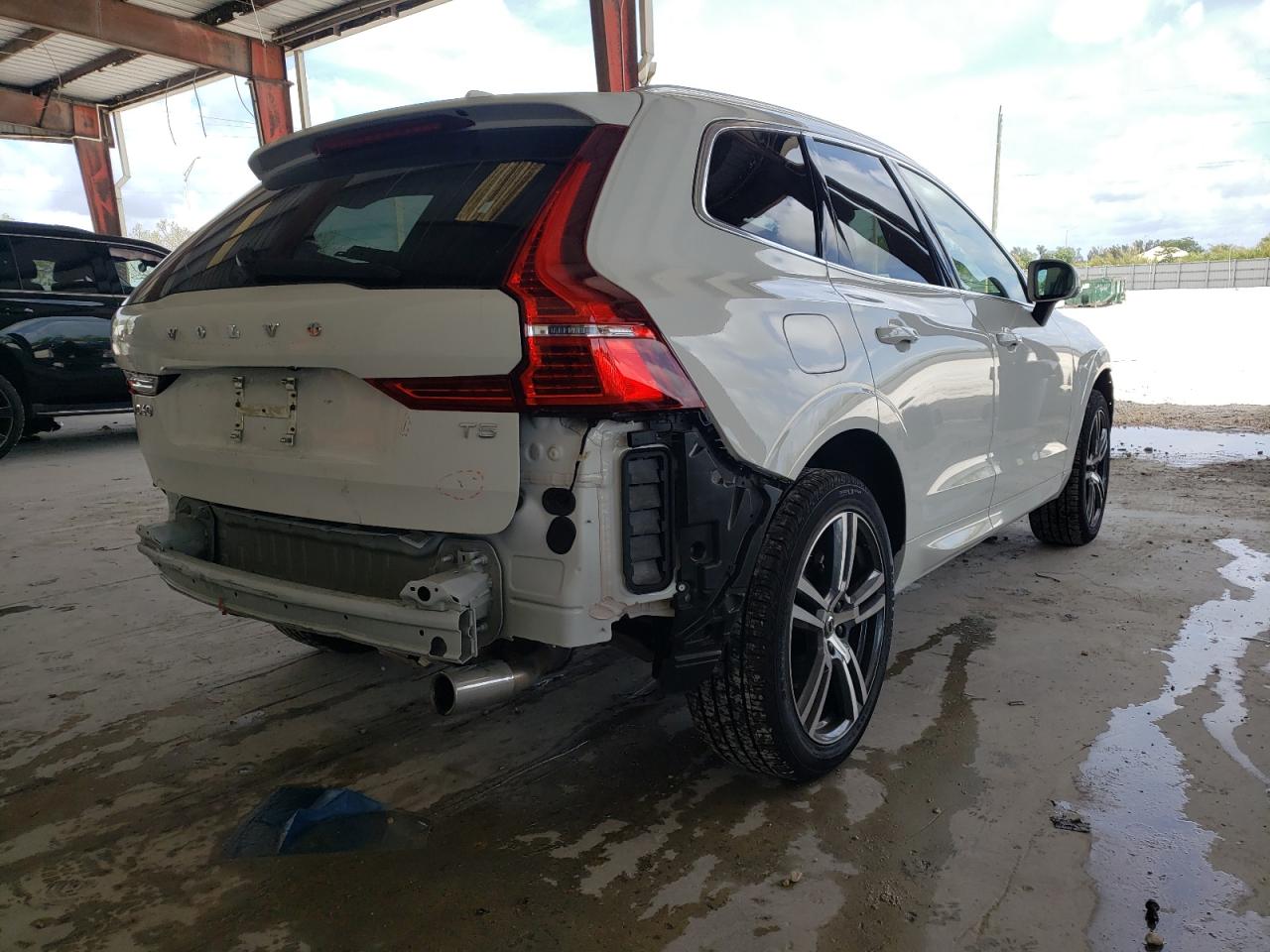 Photo 4 from auction – 2021 VOLVO XC60 T5 MO with VIN YV4102DK8M1854503