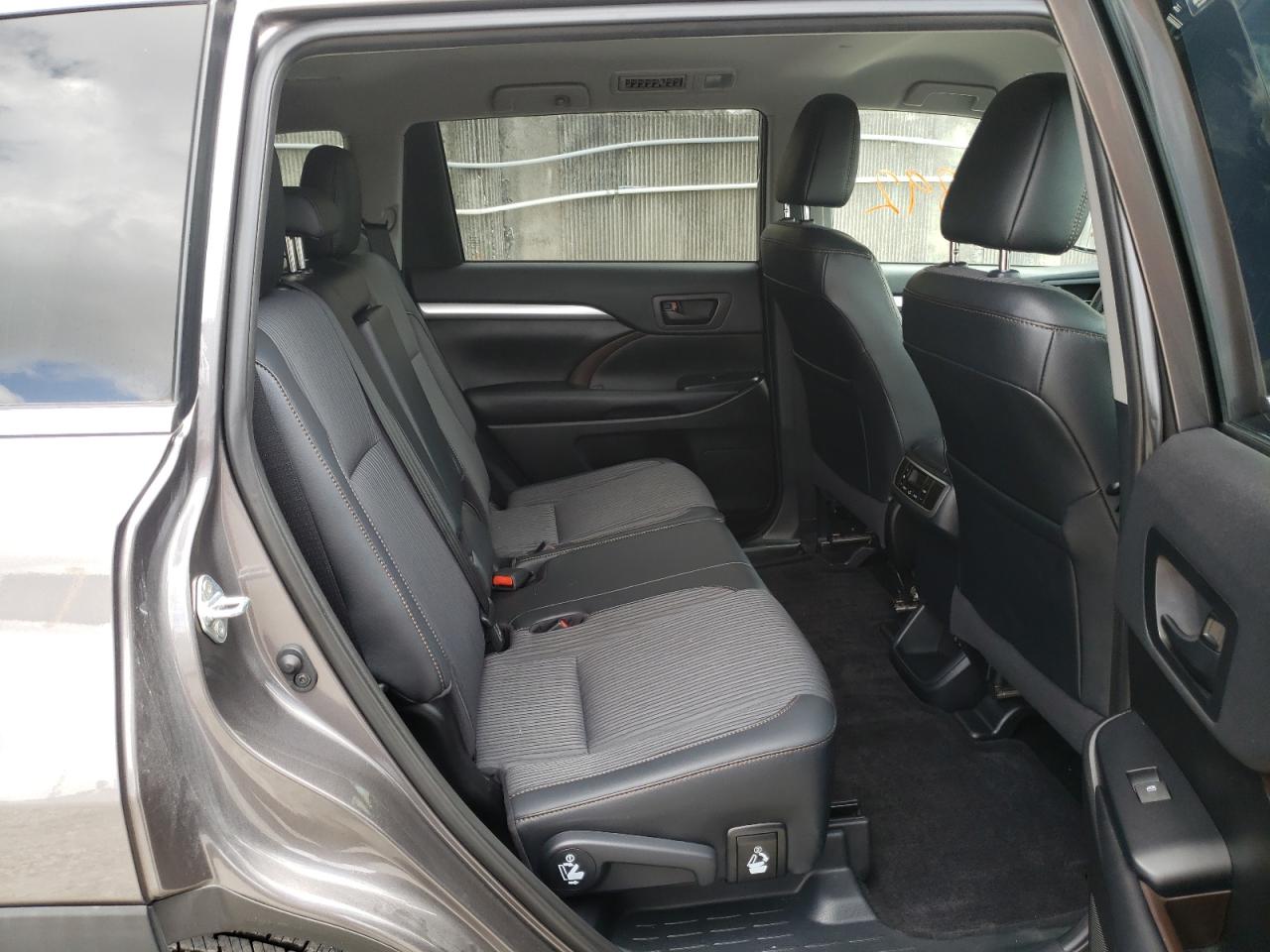 Foto 6 de la subasta – 2019 TOYOTA HIGHLANDER con VIN 5TDZZRFH5KS360802