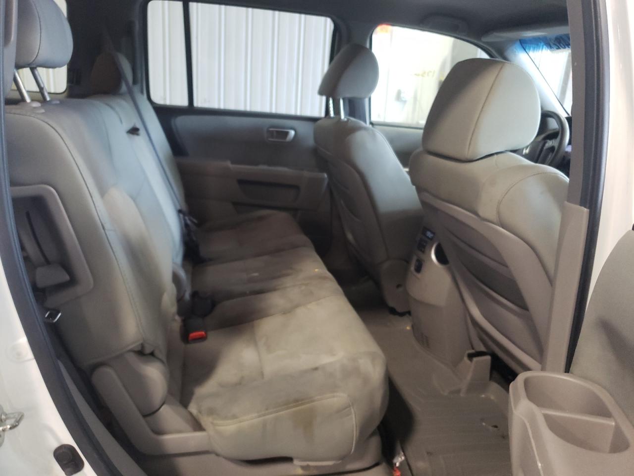 Photo 6 from auction – 2010 HONDA PILOT LX with VIN 5FNYF3H27AB016532