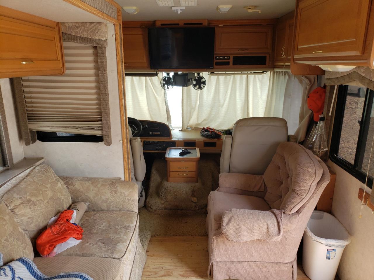 Photo 5 from auction – 2000 FLEETWOOD BOUNDER with VIN 1FCNF53S4Y0A12615
