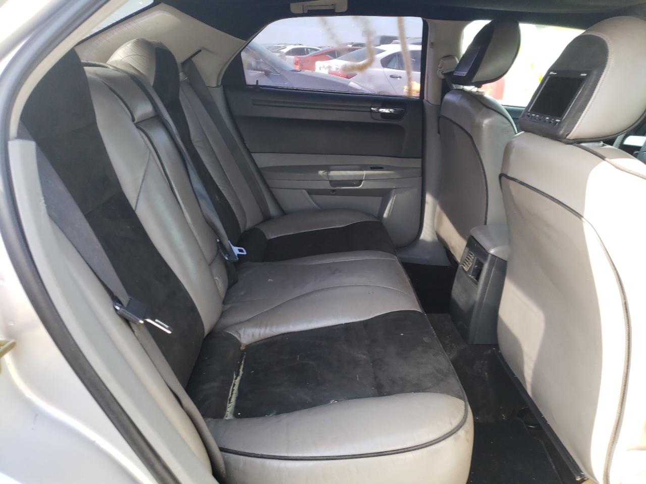 Photo 6 from auction – 2006 CHRYSLER 300 with VIN 2C3KA43R86H223676