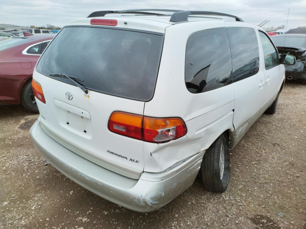 Photo 4 from auction – 2000 TOYOTA SIENNA LE with VIN 4T3ZF13C0YU259029