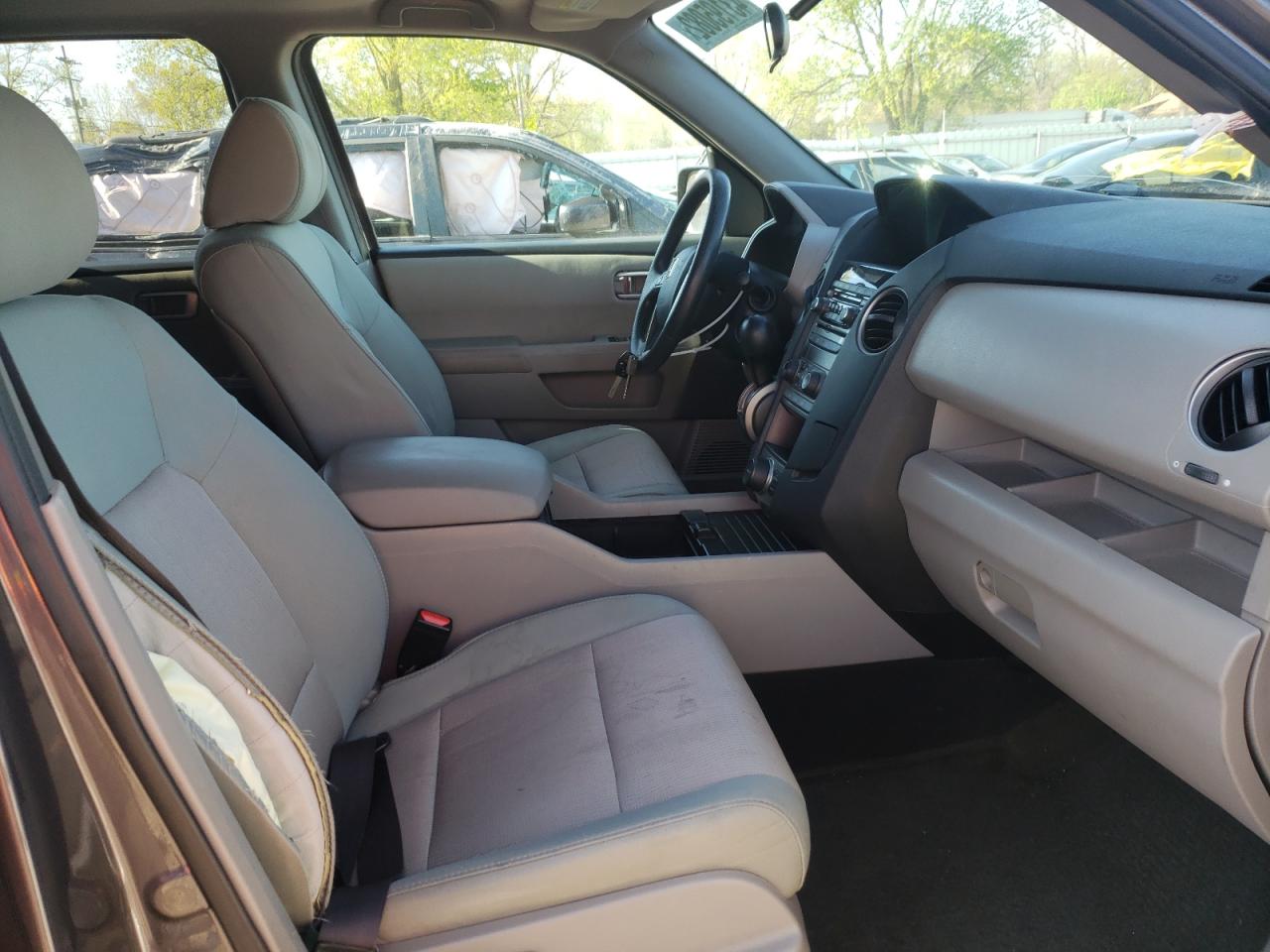 Photo 5 from auction – 2015 HONDA PILOT SE with VIN 5FNYF4H35FB050412