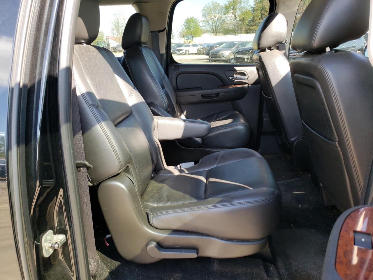 Photo 6 from auction – 2011 CHEVROLET SUBURBAN C with VIN 1GNSCKE06BR207129