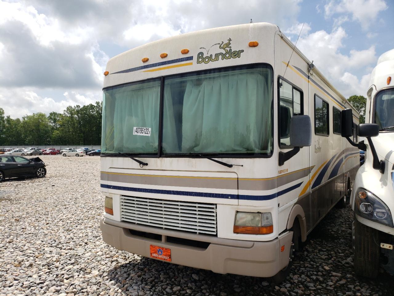 Photo 2 from auction – 2000 FLEETWOOD BOUNDER with VIN 1FCNF53S4Y0A12615