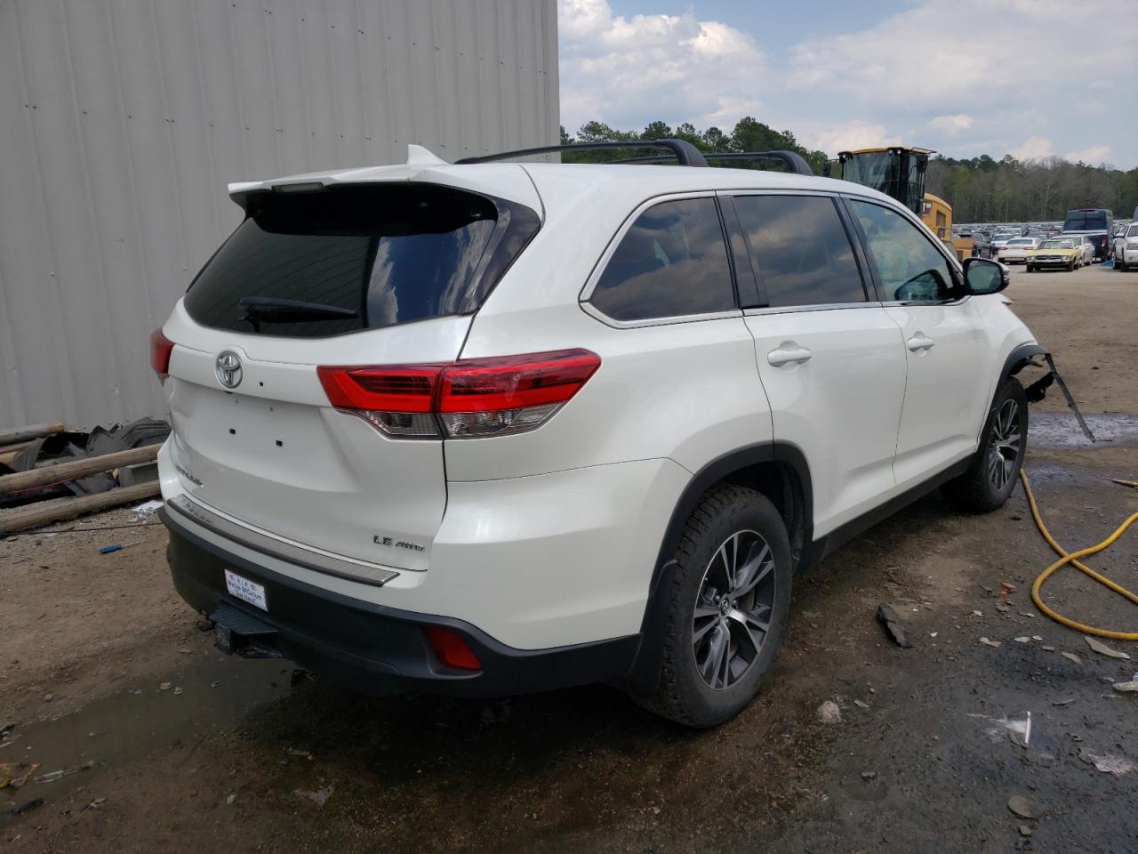 Photo 4 from auction – 2019 TOYOTA HIGHLANDER with VIN 5TDBZRFH1KS969564