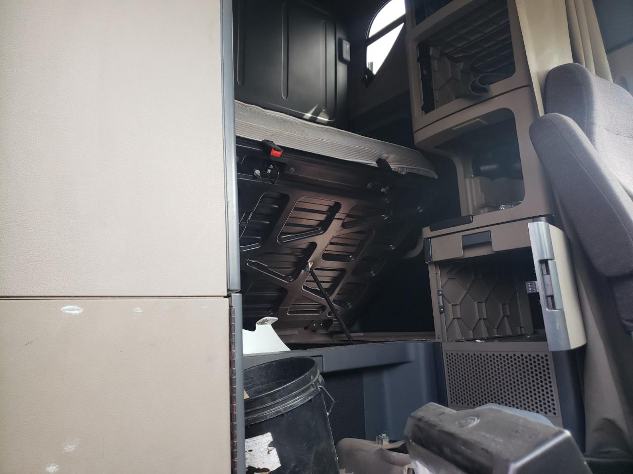 Photo 6 from auction – 2013 FREIGHTLINER CASCADIA 1 with VIN 1FUJGLDR8DLBS1465