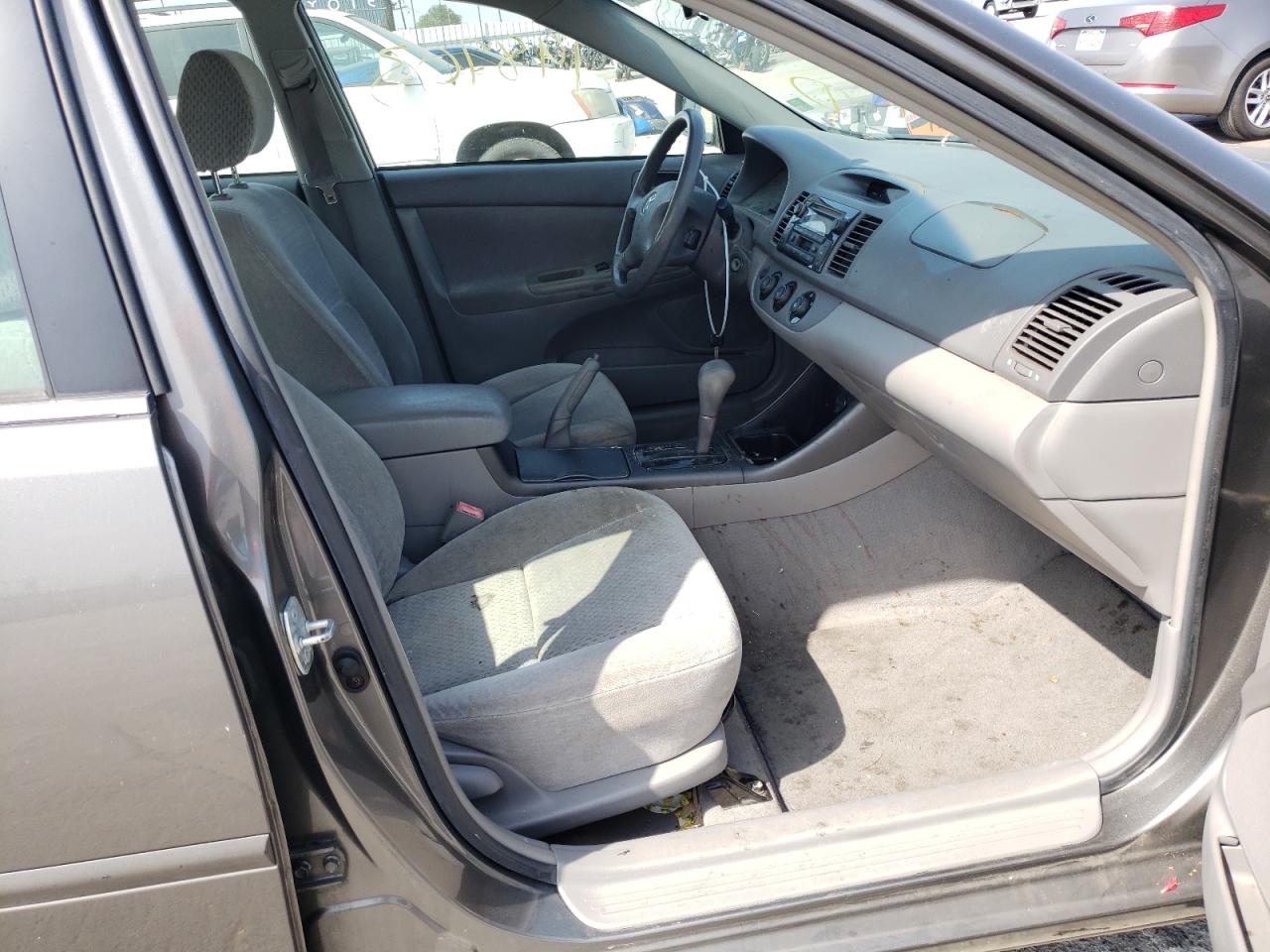Photo 5 from auction – 2002 TOYOTA CAMRY LE with VIN 4T1BE32K62U637413