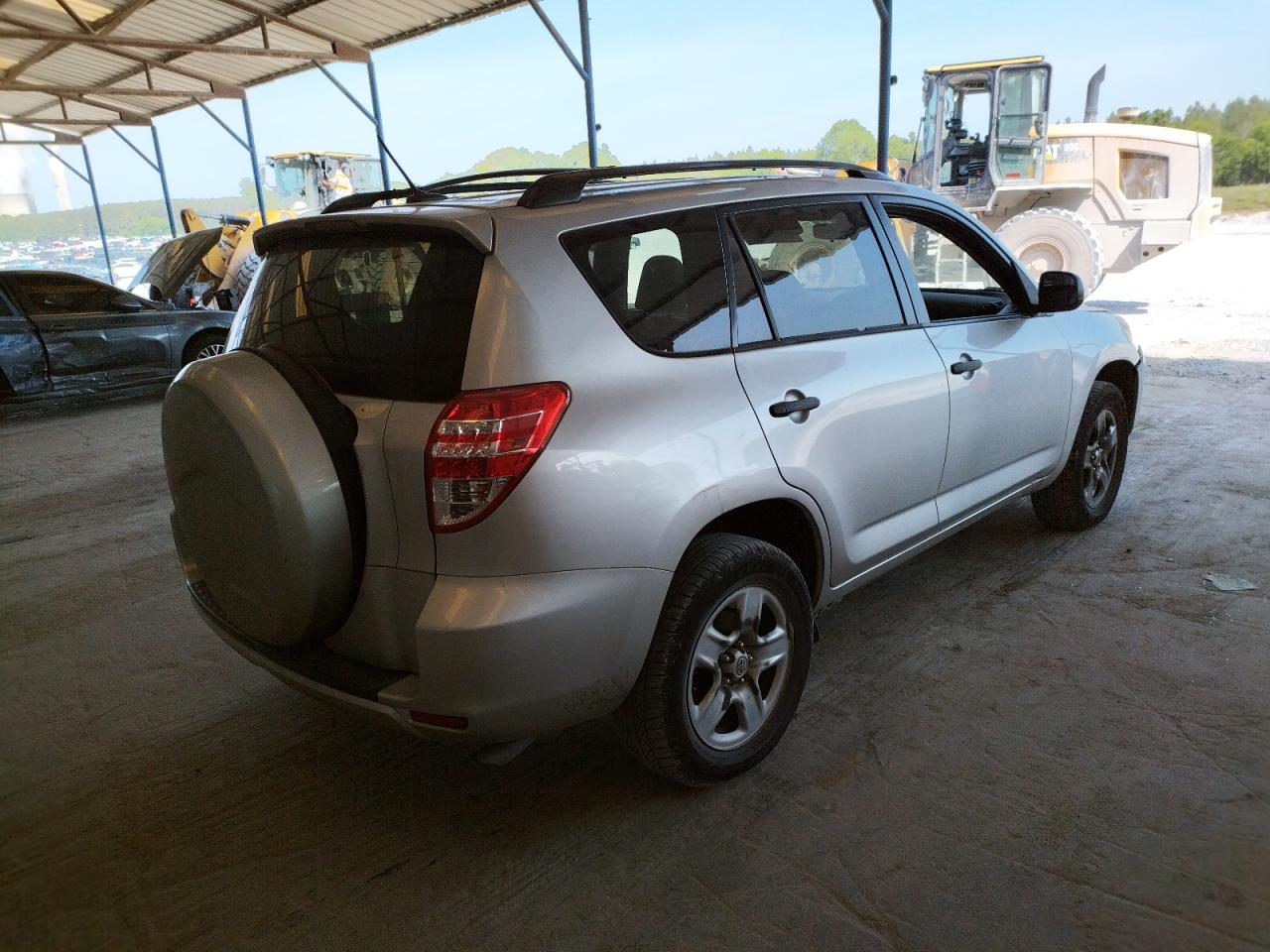 Photo 4 from auction – 2010 TOYOTA RAV4 with VIN JTMZF4DV4AD026534