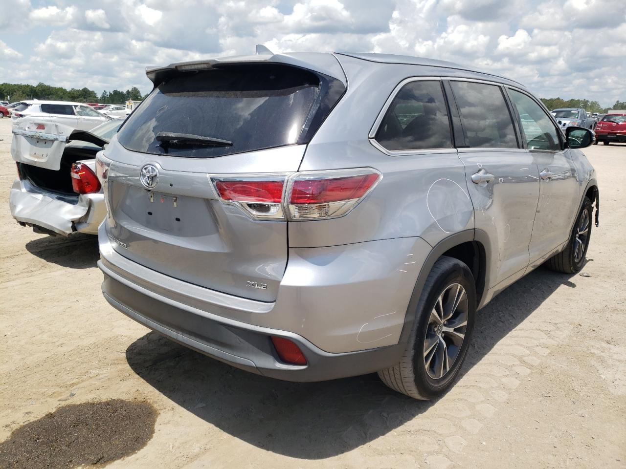 Photo 4 from auction – 2016 TOYOTA HIGHLANDER with VIN 5TDKKRFH6GS504838