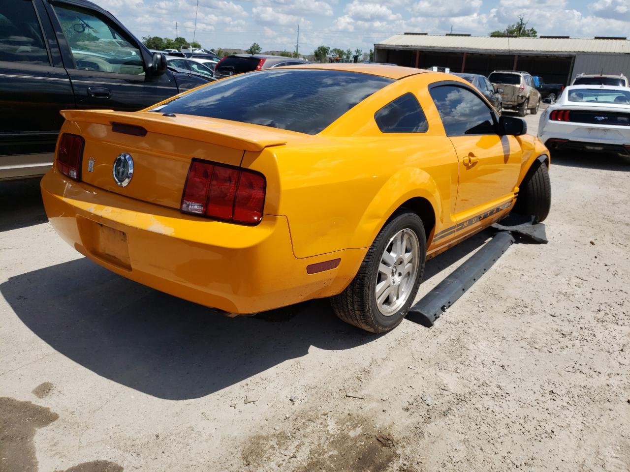 Photo 4 from auction – 2007 FORD MUSTANG with VIN 1ZVFT80N375259328