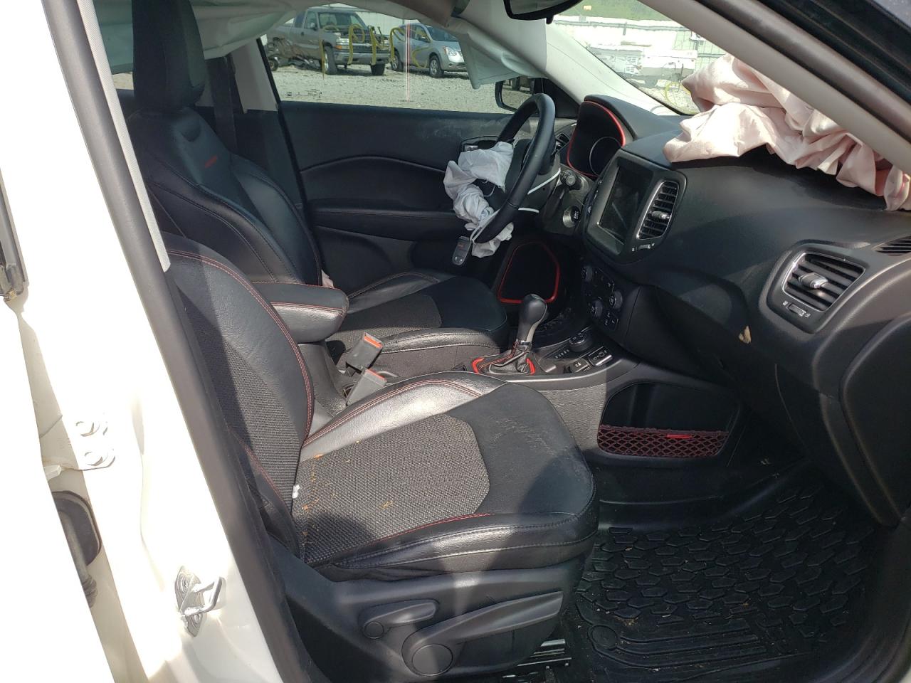 Photo 5 from auction – 2019 JEEP COMPASS TR with VIN 3C4NJDDB0KT650524