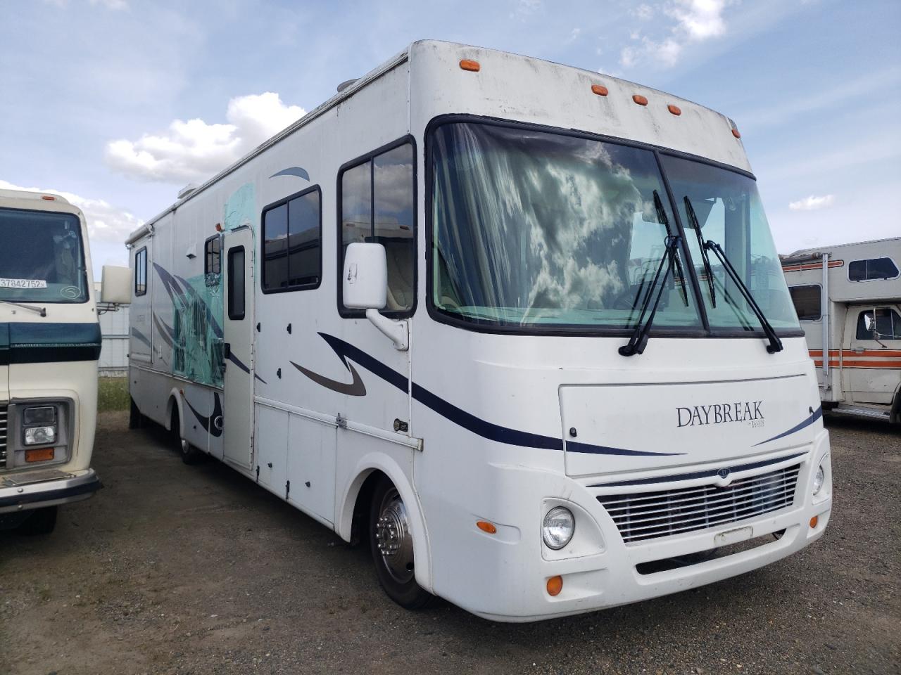 WORKHORSE CUSTOM CHASSIS MOTORHOME 2005 with VIN 5B4LP57G143394658 - Photo from auction