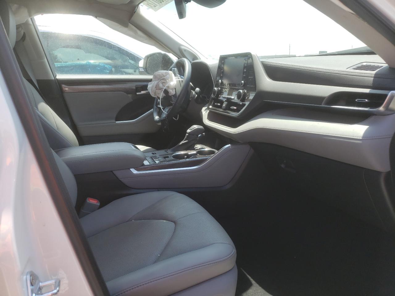 Photo 5 from auction – 2021 TOYOTA HIGHLANDER with VIN 5TDYZRAH3MS531097