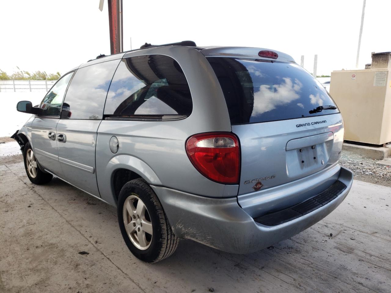 Photo 3 from auction – 2005 DODGE GRAND CARA with VIN 2D4GP44L55R476279