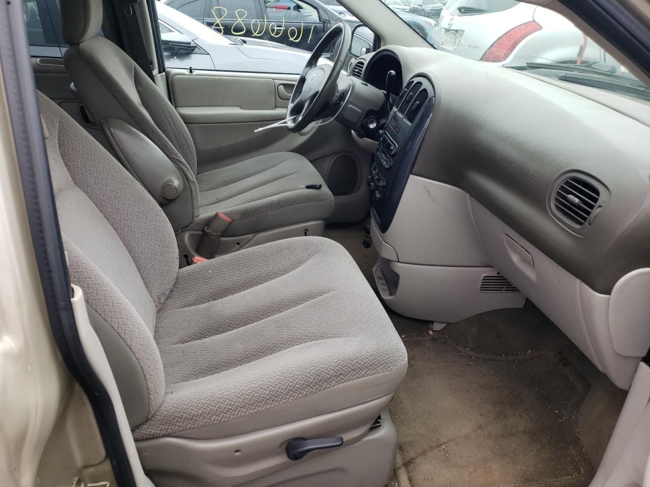 Photo 5 from auction – 2005 DODGE GRAND CARA with VIN 2D4GP44L85R573735