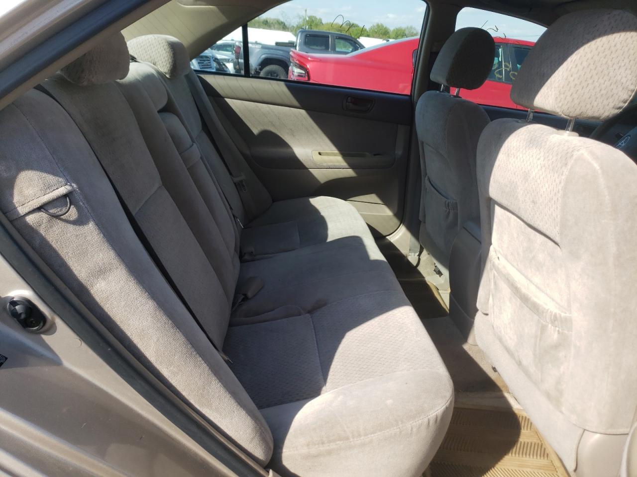 Photo 6 from auction – 2004 TOYOTA CAMRY LE with VIN 4T1BE32K64U890282