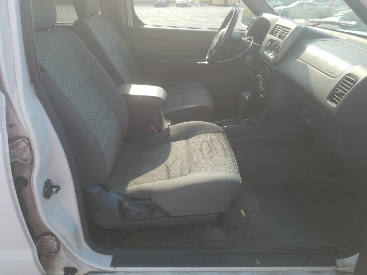 Photo 5 from auction – 2001 NISSAN FRONTIER C with VIN 1N6ED27T91C305581