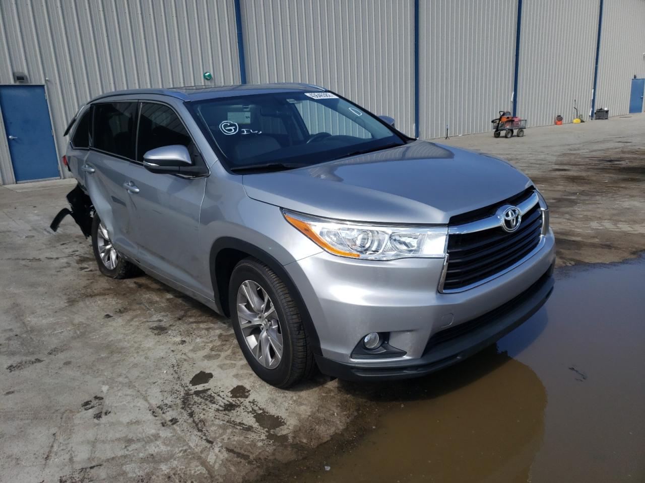 TOYOTA HIGHLANDER 2015 with VIN 5TDKKRFH5FS057885 - Photo from auction