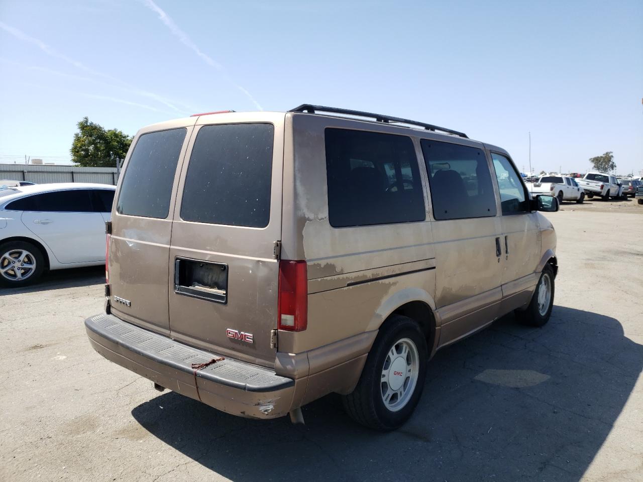 Photo 4 from auction – 2004 GMC SAFARI XT with VIN 1GKDM19X64B504191