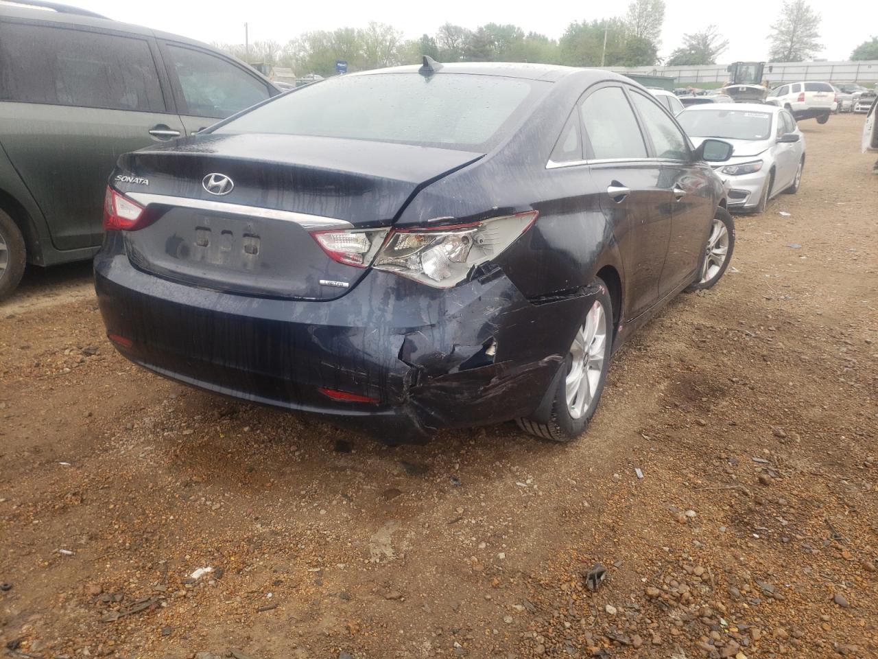 Photo 4 from auction – 2012 HYUNDAI SONATA SE with VIN 5NPEC4AC4CH313394